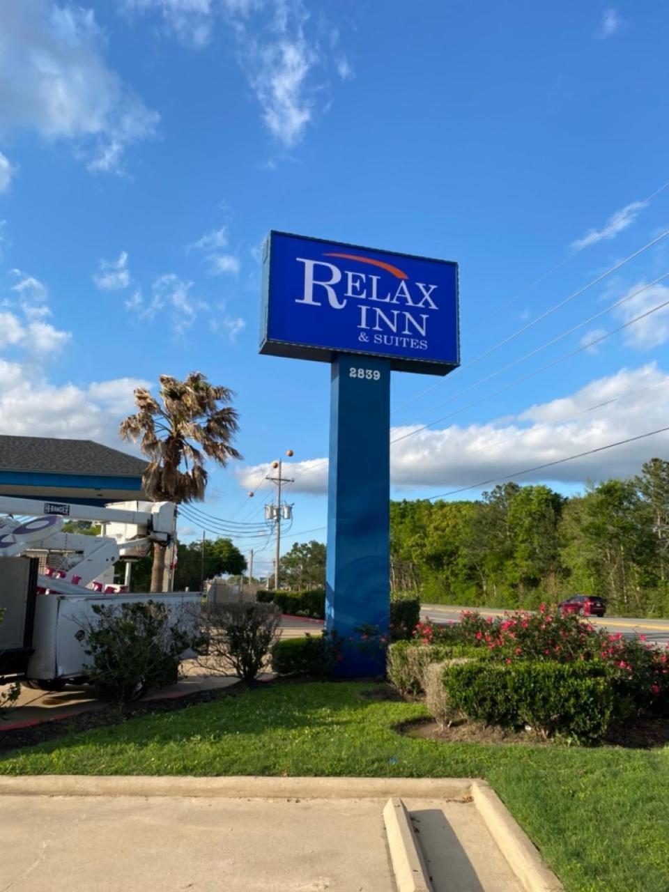Relax Inn & Suites Angleton Exterior photo
